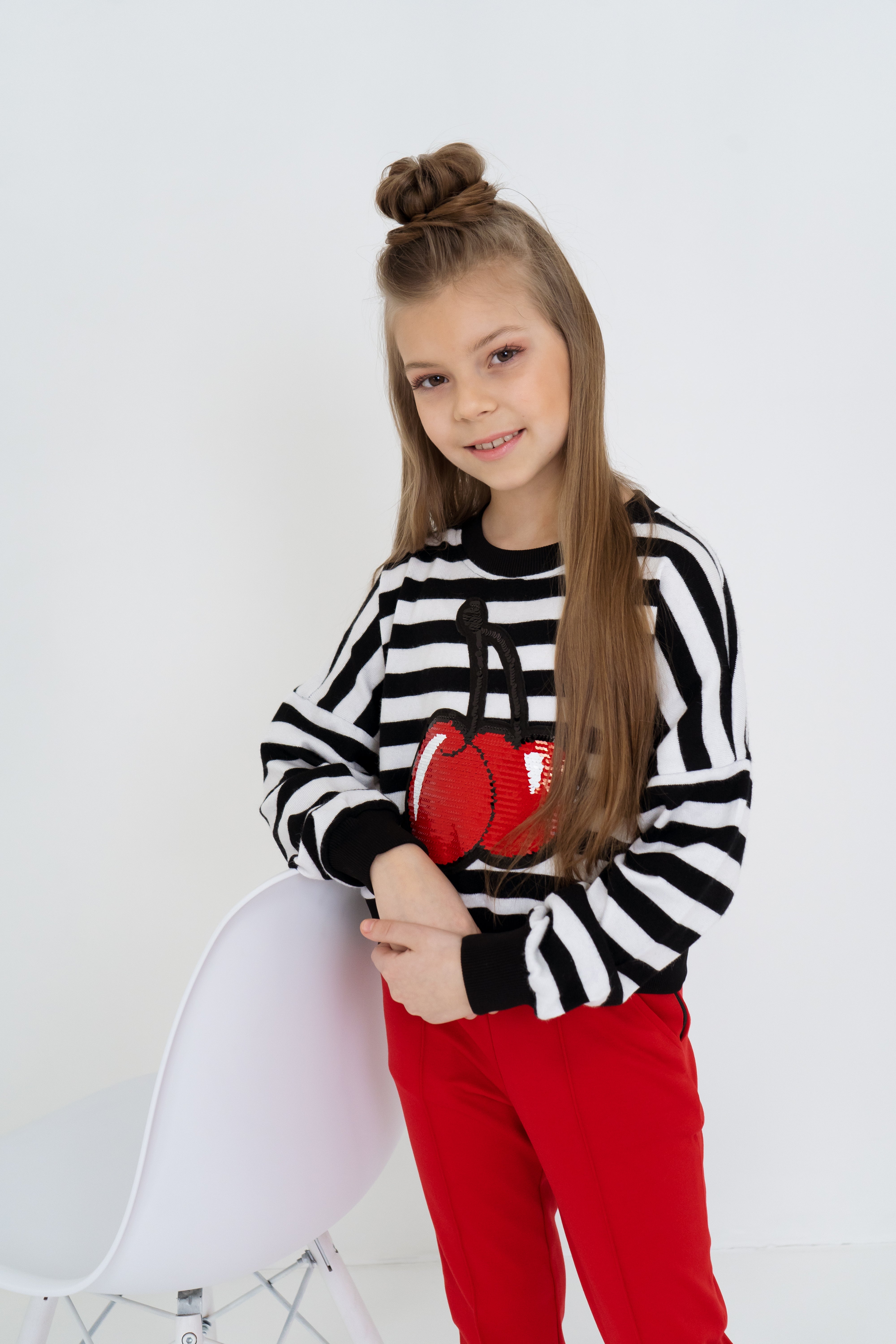 Striped pullover with the sequined color changing Cherry