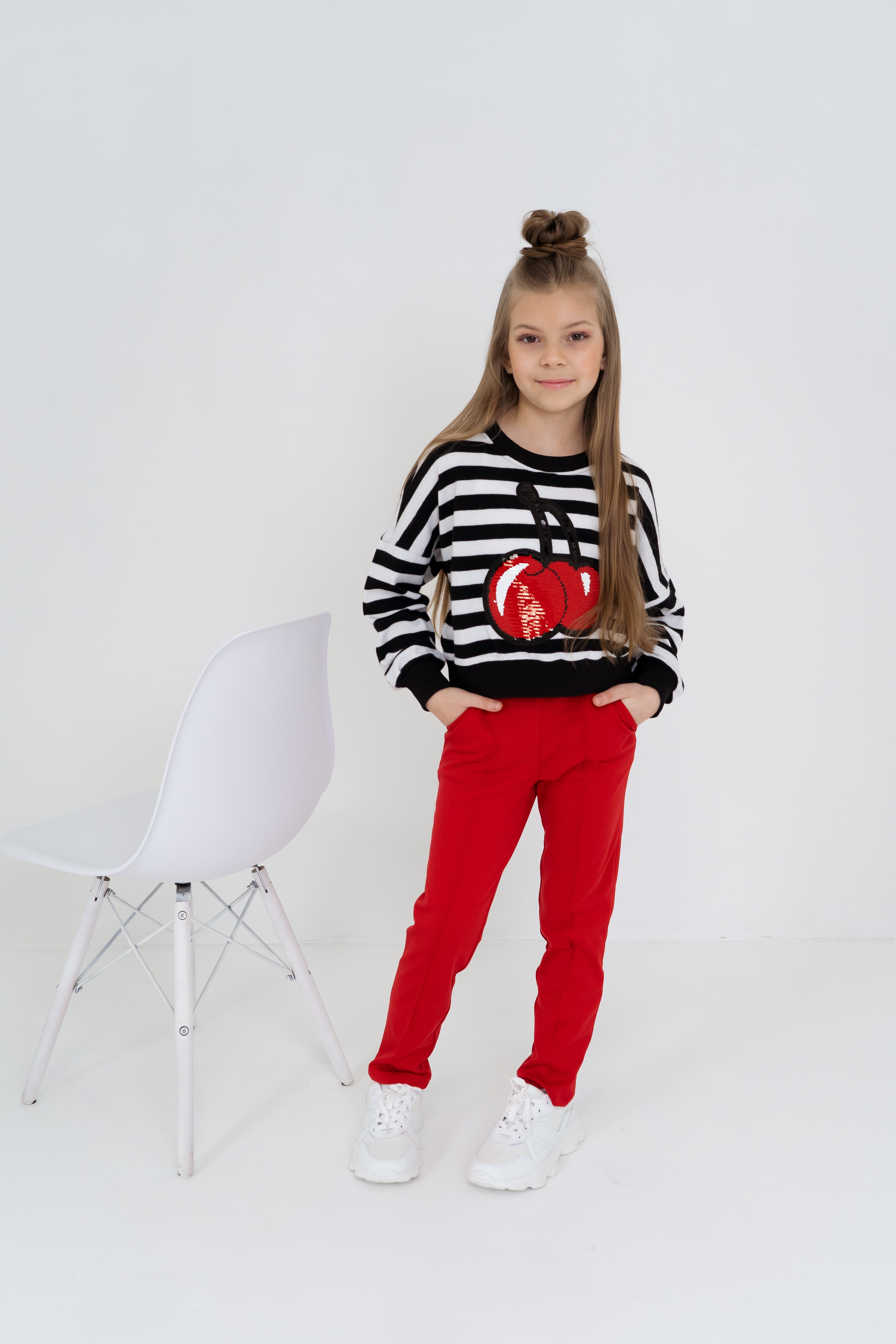 Striped pullover with the sequined color changing Cherry