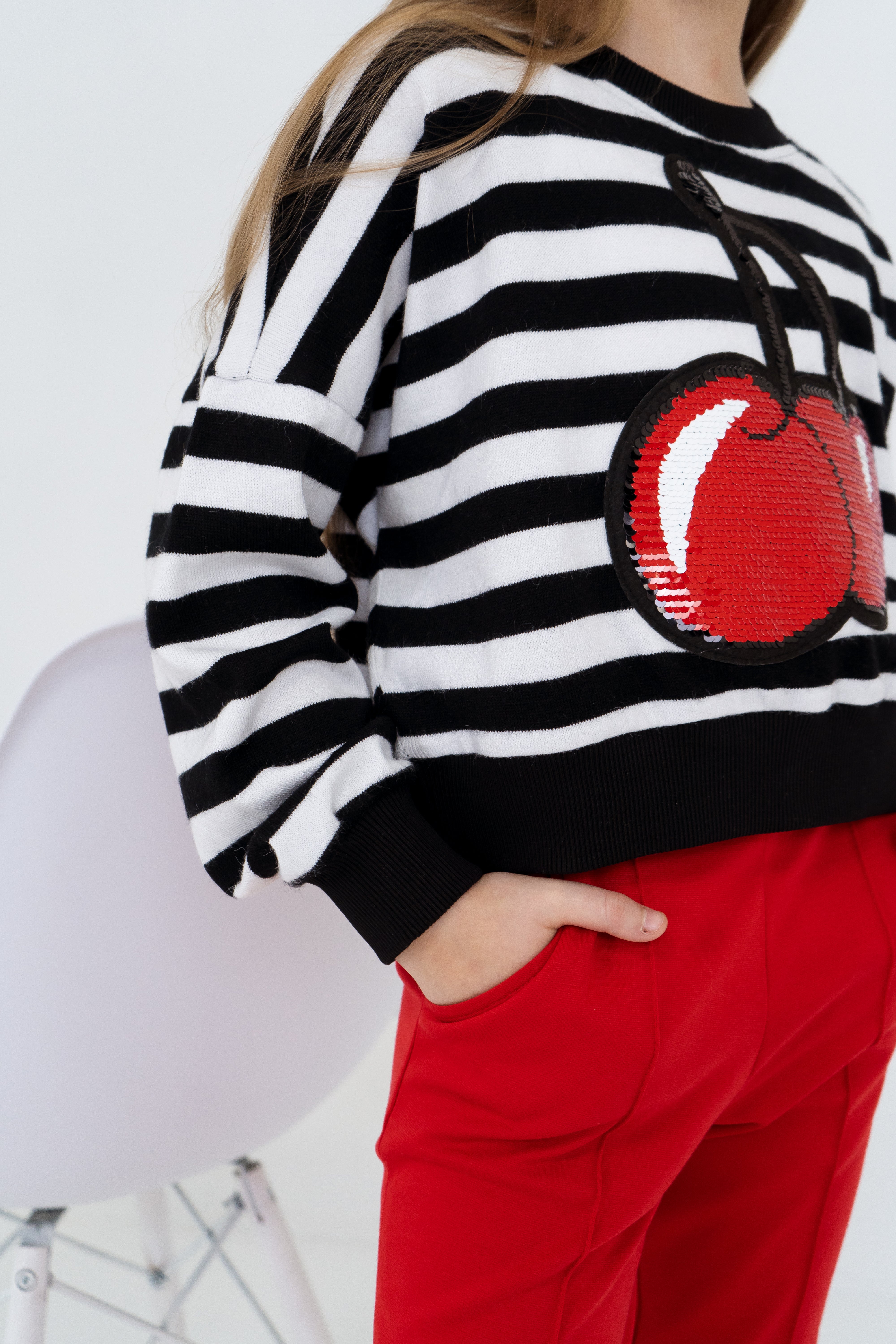 Striped pullover with the sequined color changing Cherry
