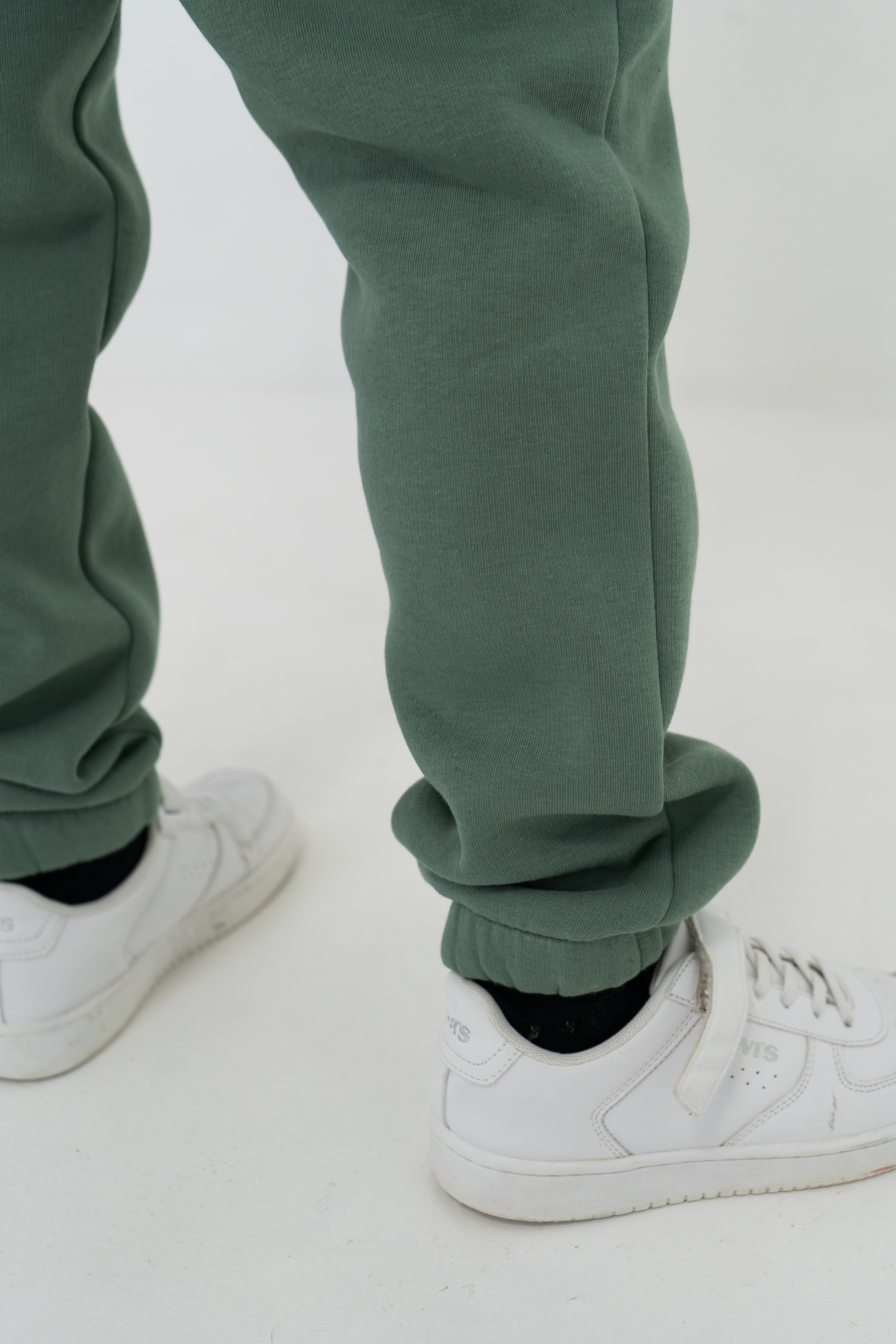 Warm Fleece unisex Joggers – Comfort and Style for Cold Days- olive green - Lemoni Boutique