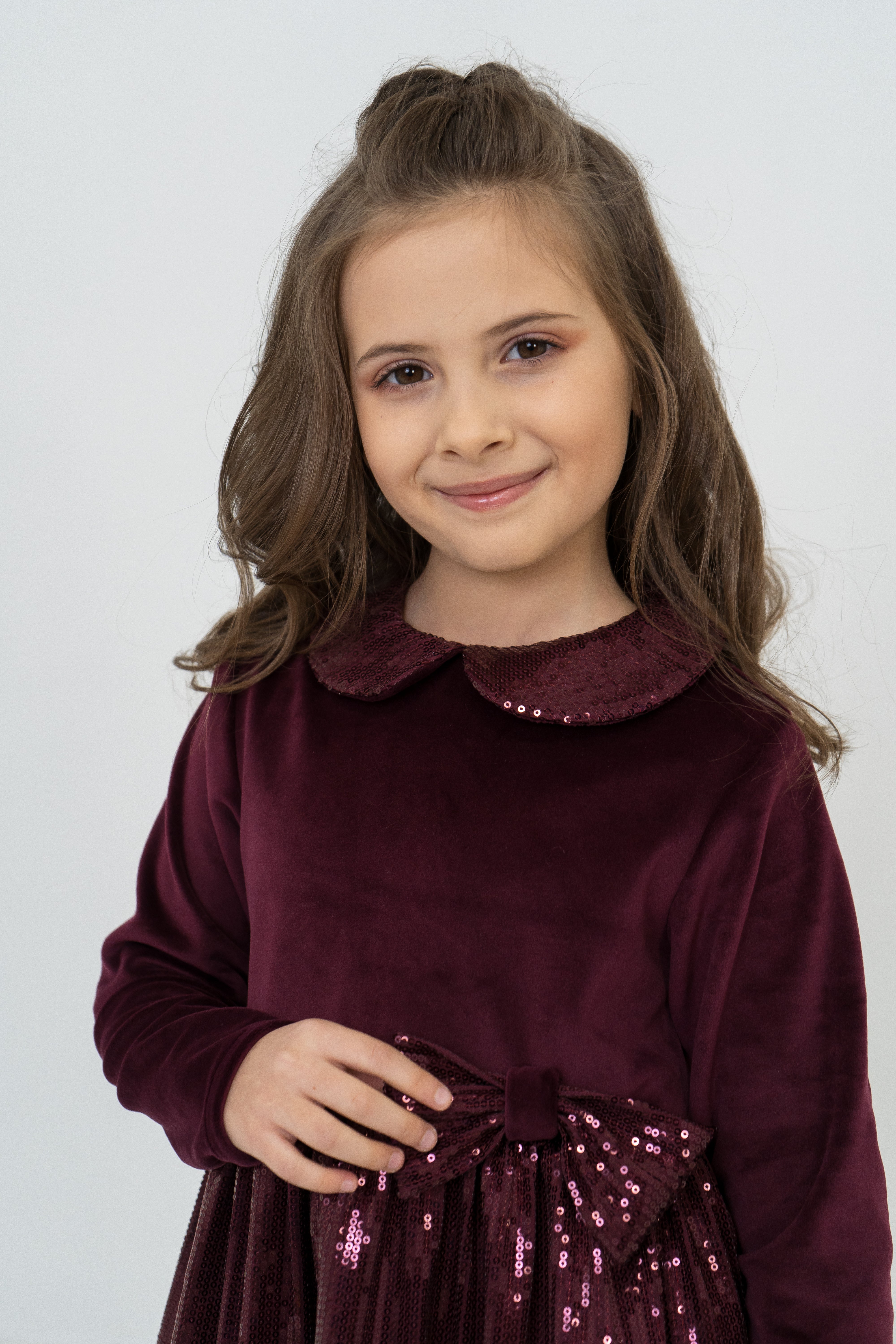 Girls´s  festive velours dress with sequined elements - bordeaux - Lemoni Boutique