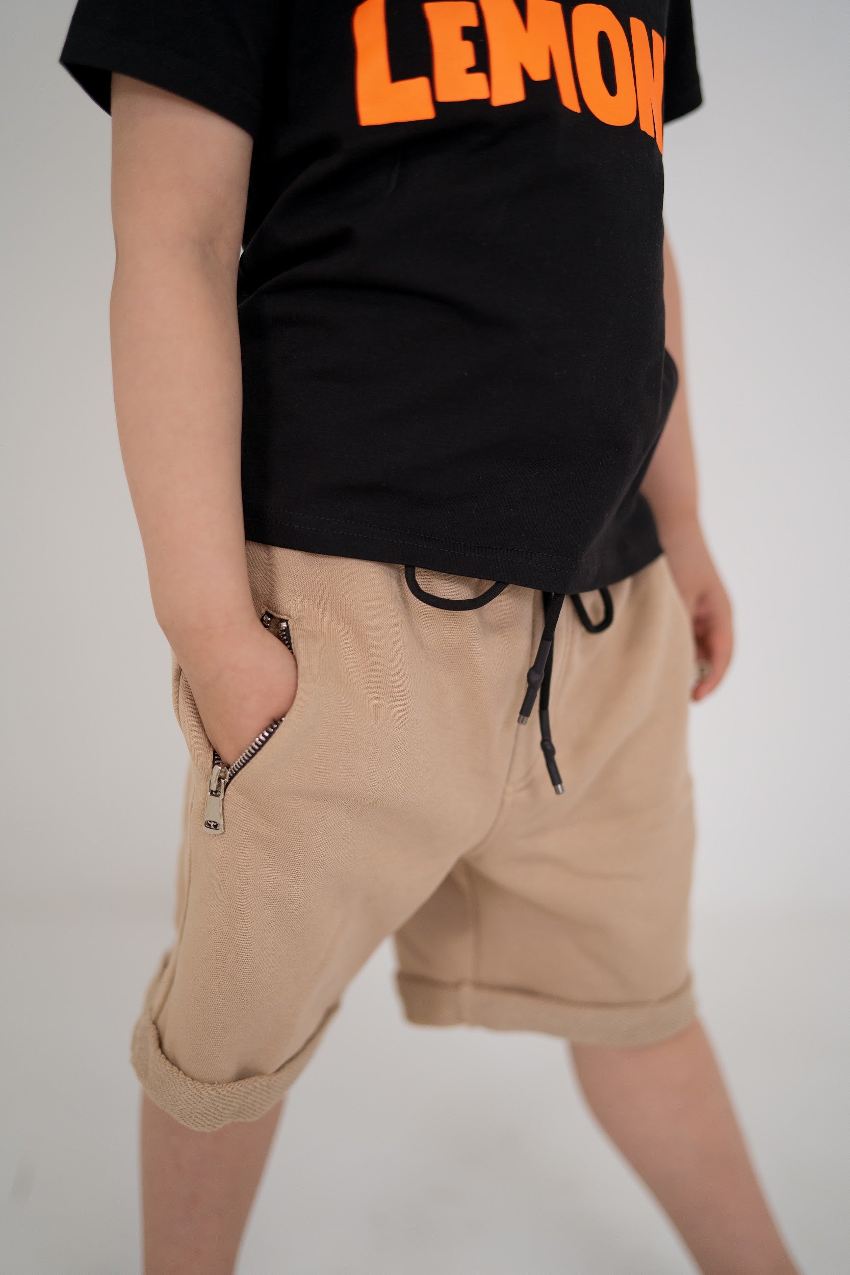 Stylische Zipper-Shorts für Jungen - schwarz