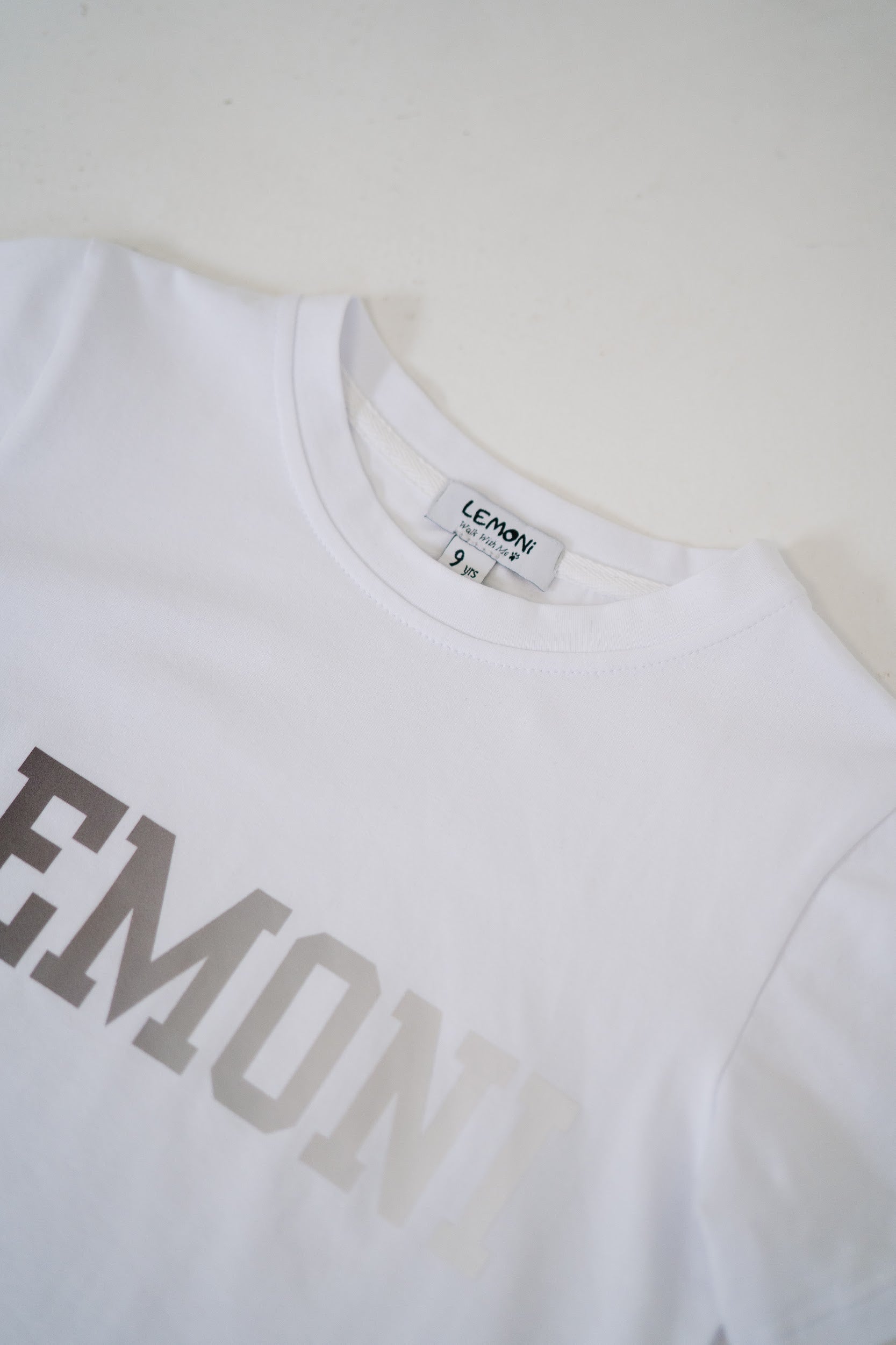 Klassisches Unisex T-Shirt LEMONI aus Baumwolle
