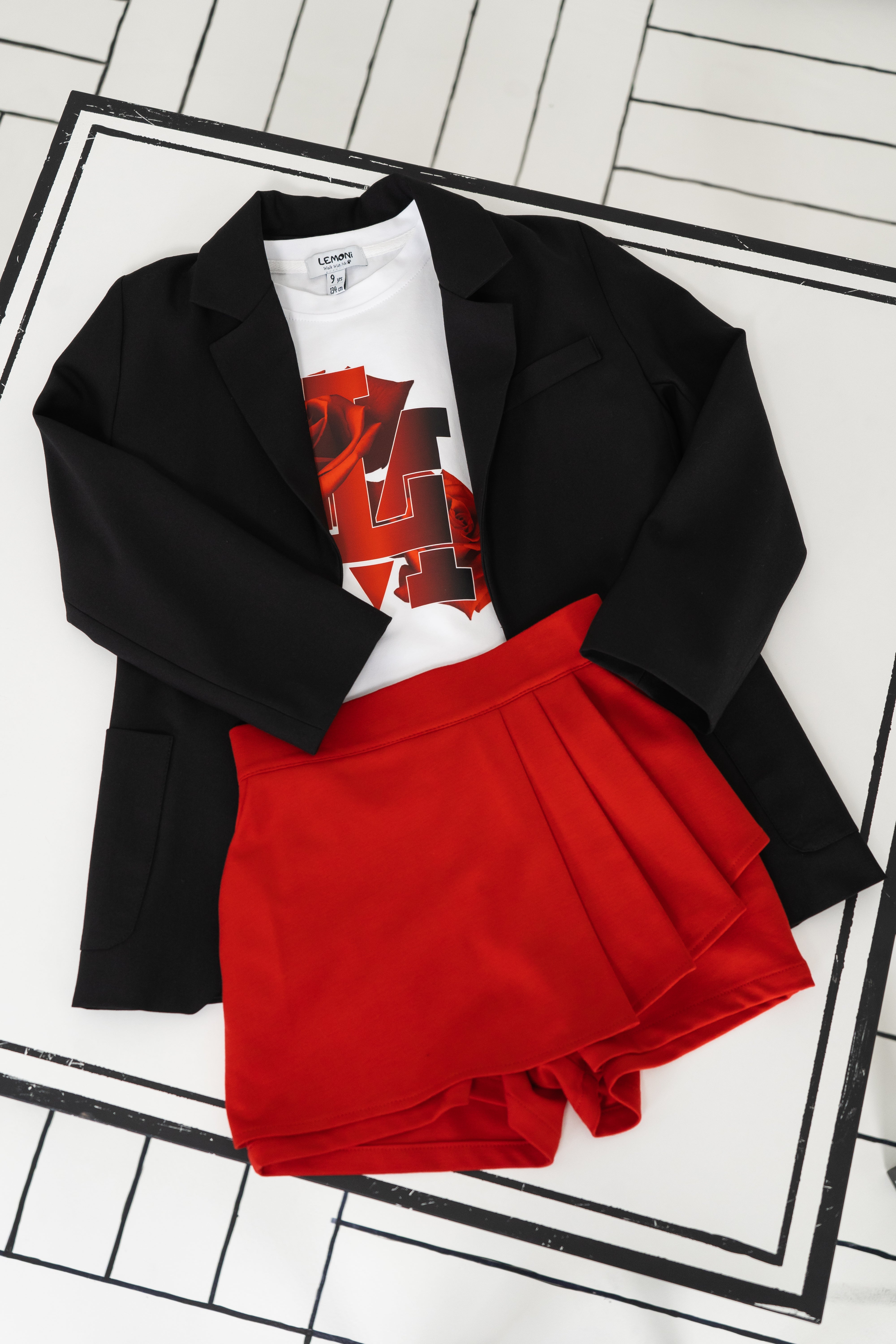 Girl´s red skort and t-shirt with rose print