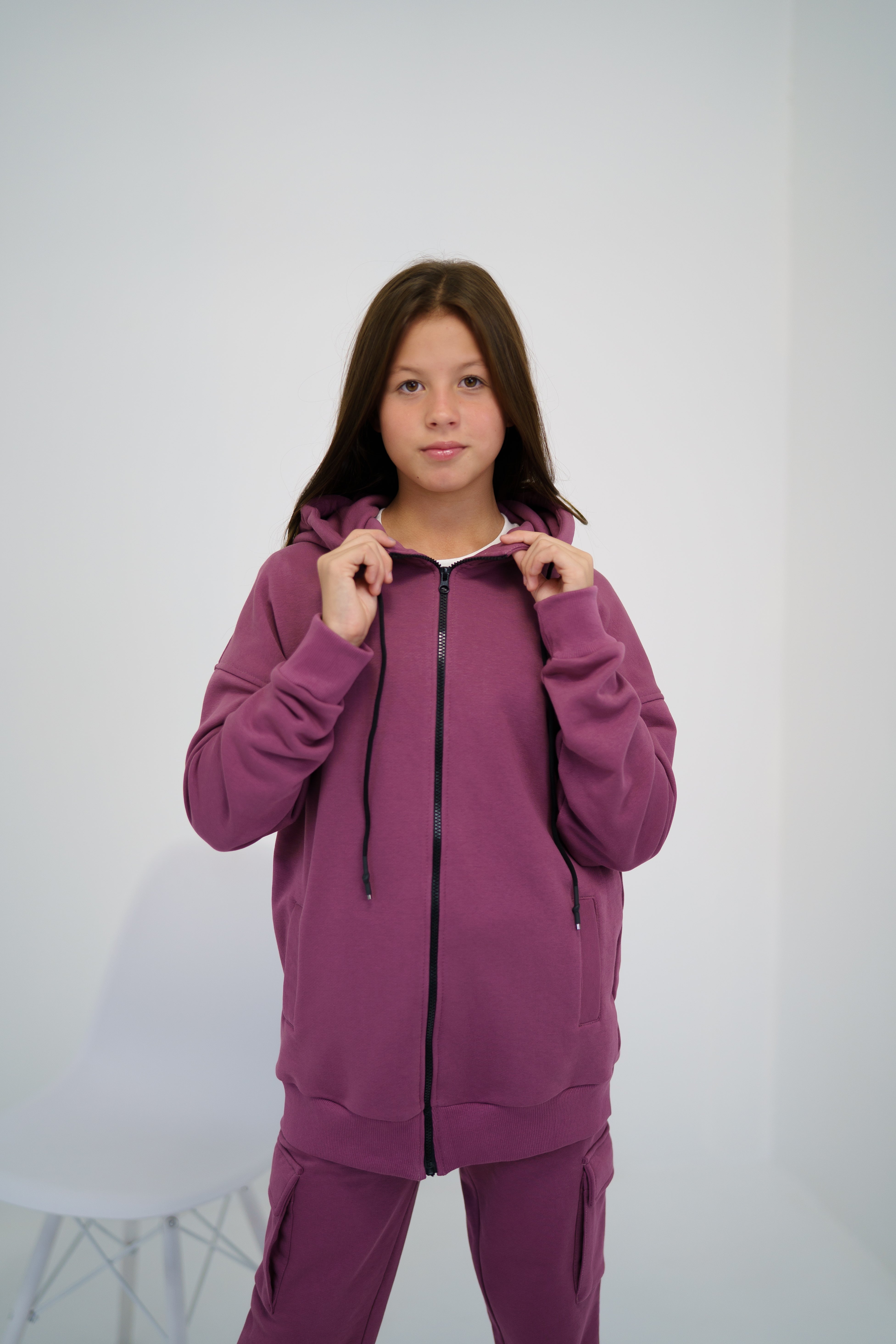 girl wearing a pink tracksuit with zip-hoodie by Lemoni 