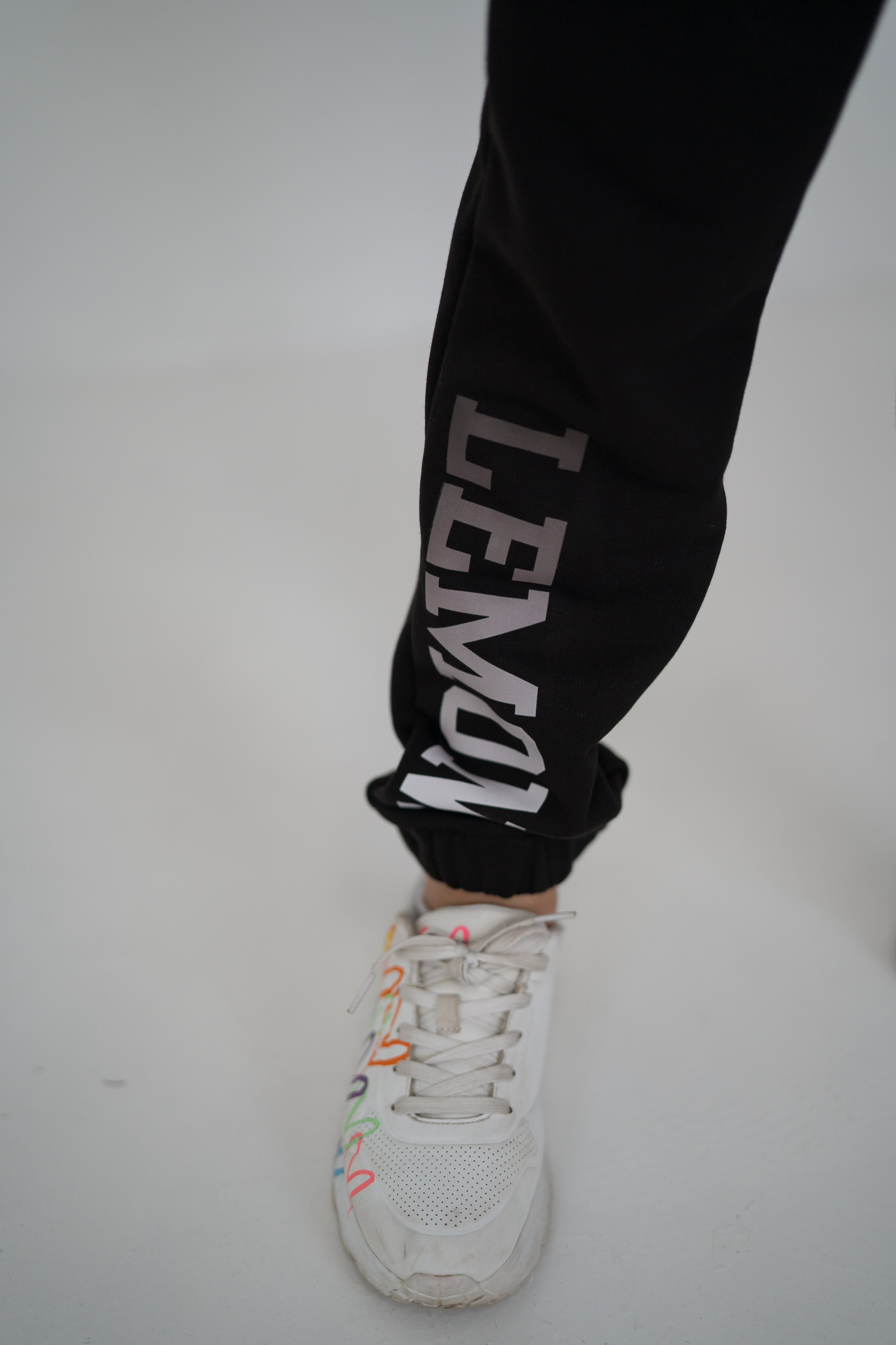 Pants unisex with logo print - black - Lemoni Boutique