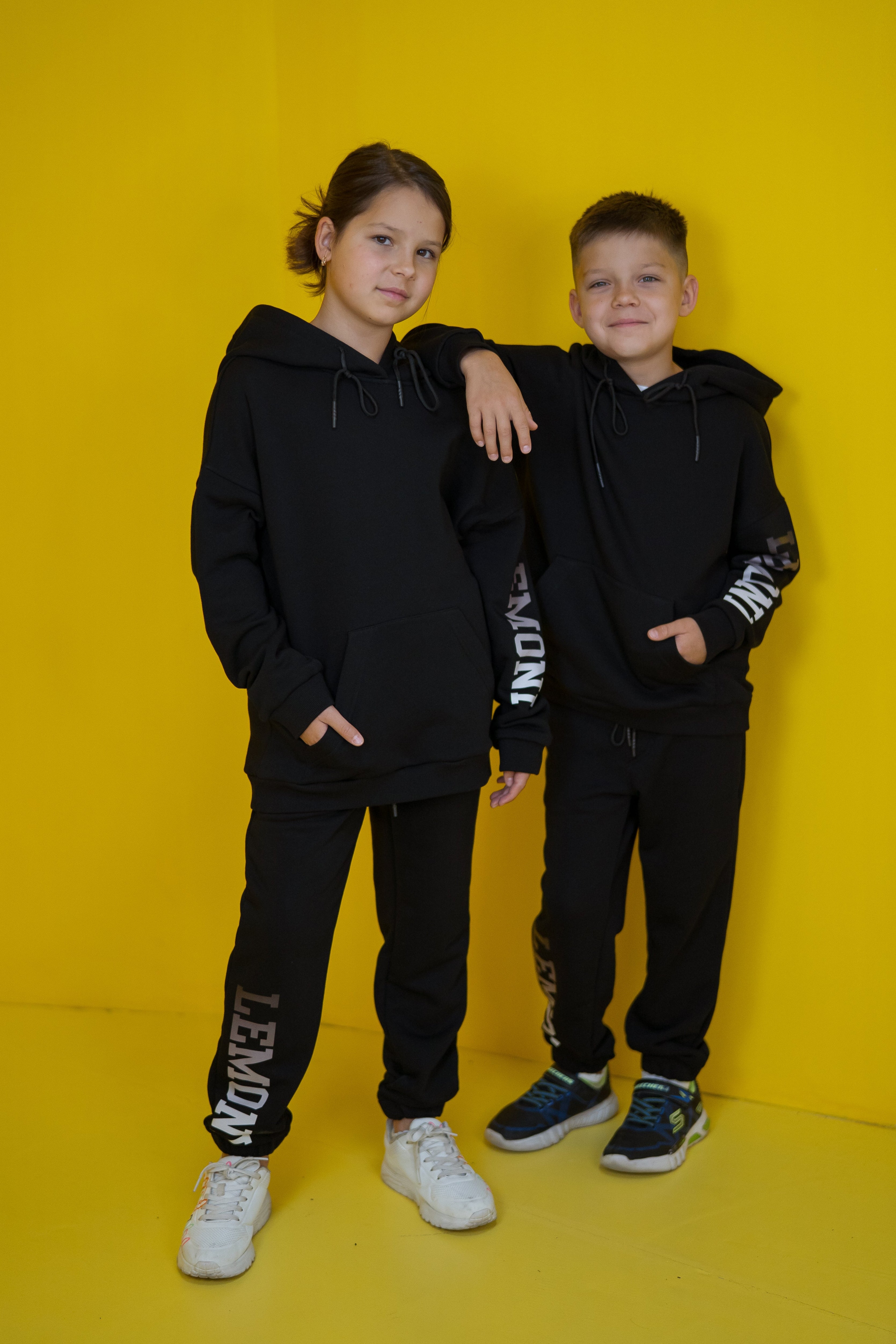 Boy´s and girl´s Black Hoodie LEMONI