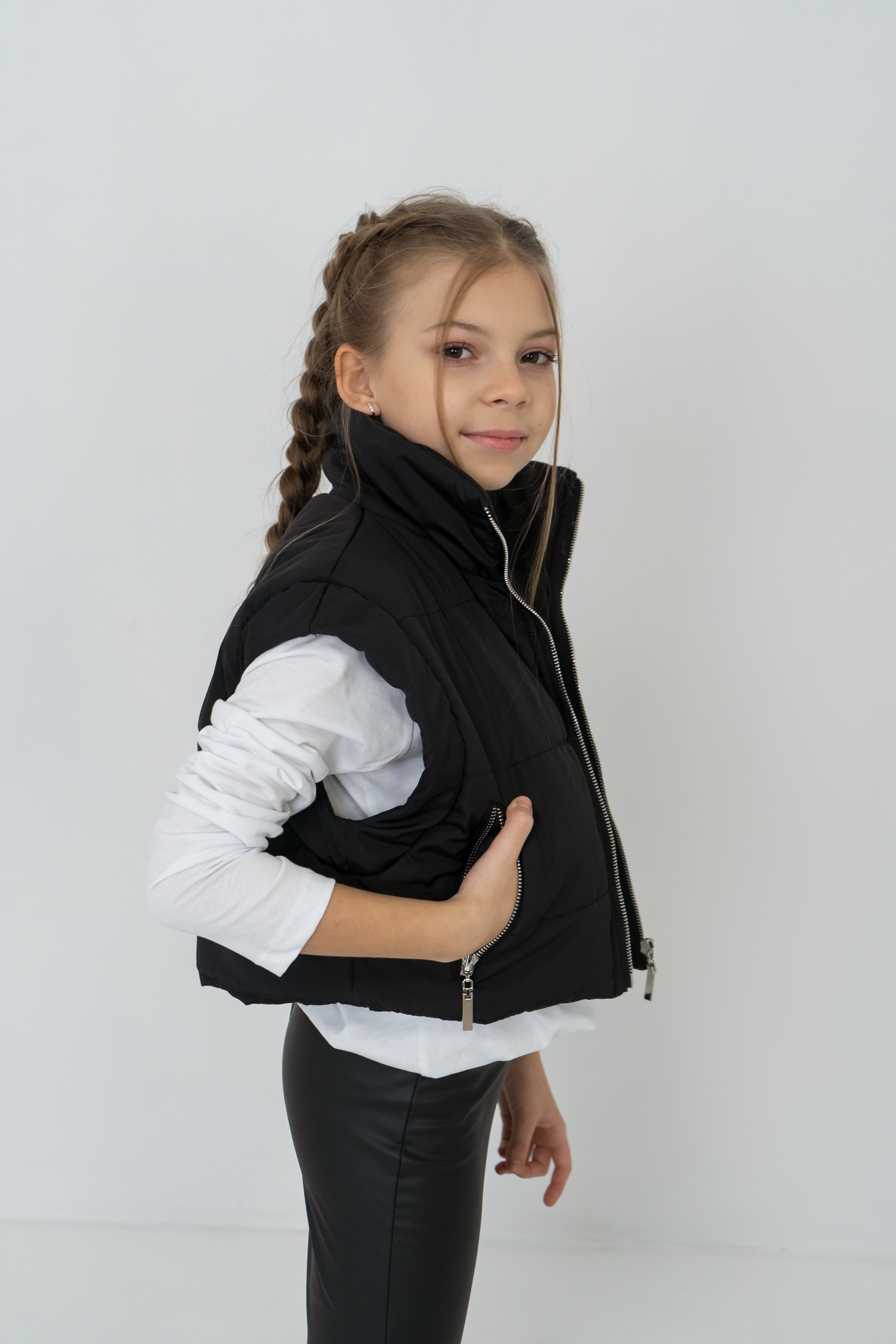 Cropped mid-season black vest for girls - Lemoni Boutique